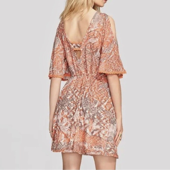 FREE PEOPLE Love Birds Mini Dress Paisley Cold Shoulder Orange Boho Size Medium - Picture 3 of 16
